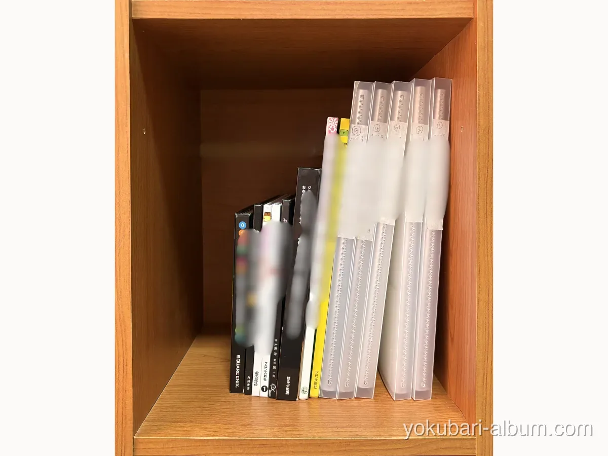 絵本と一緒に本棚に並んだ、わが家のよくばりアルバム